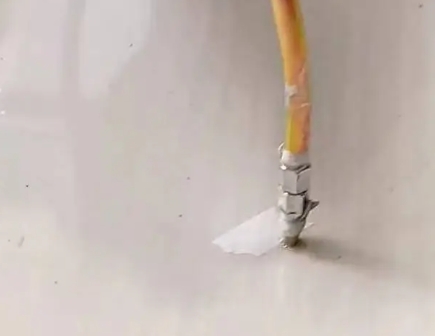 清河瓷砖空鼓维修公司专业解答在瓷砖铺贴过程中，如果使用的砂料过粗（如全部使用了粗砂），可能会导致以下问题